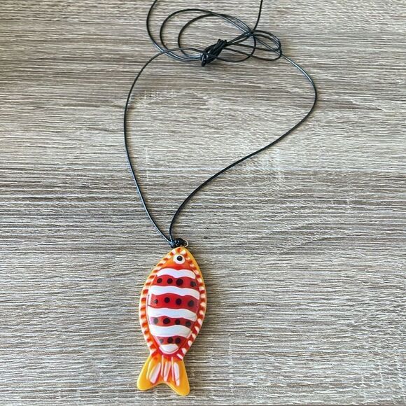 Colorful Fish Pendant Necklace N994 - Picture 2 of 2